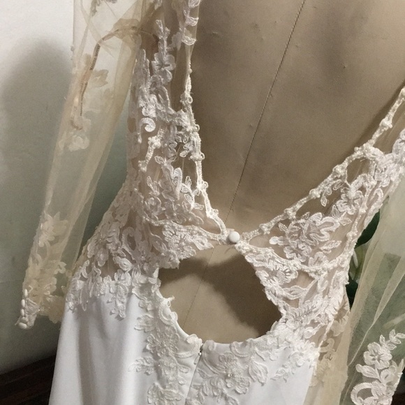 Classy Maggie sottero wedding dress 👰‍♀️ - Picture 7 of 7